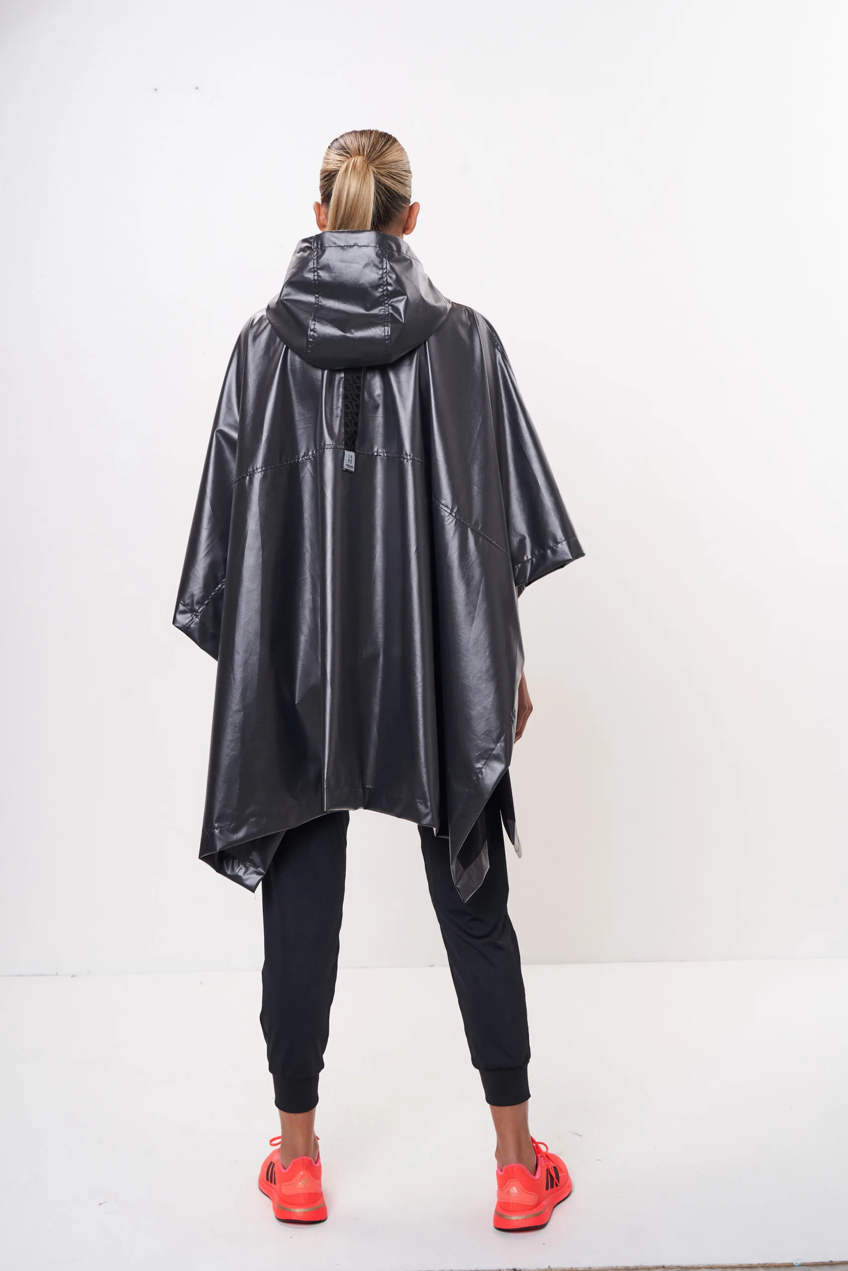 Poncho Akari Pro - Image 2