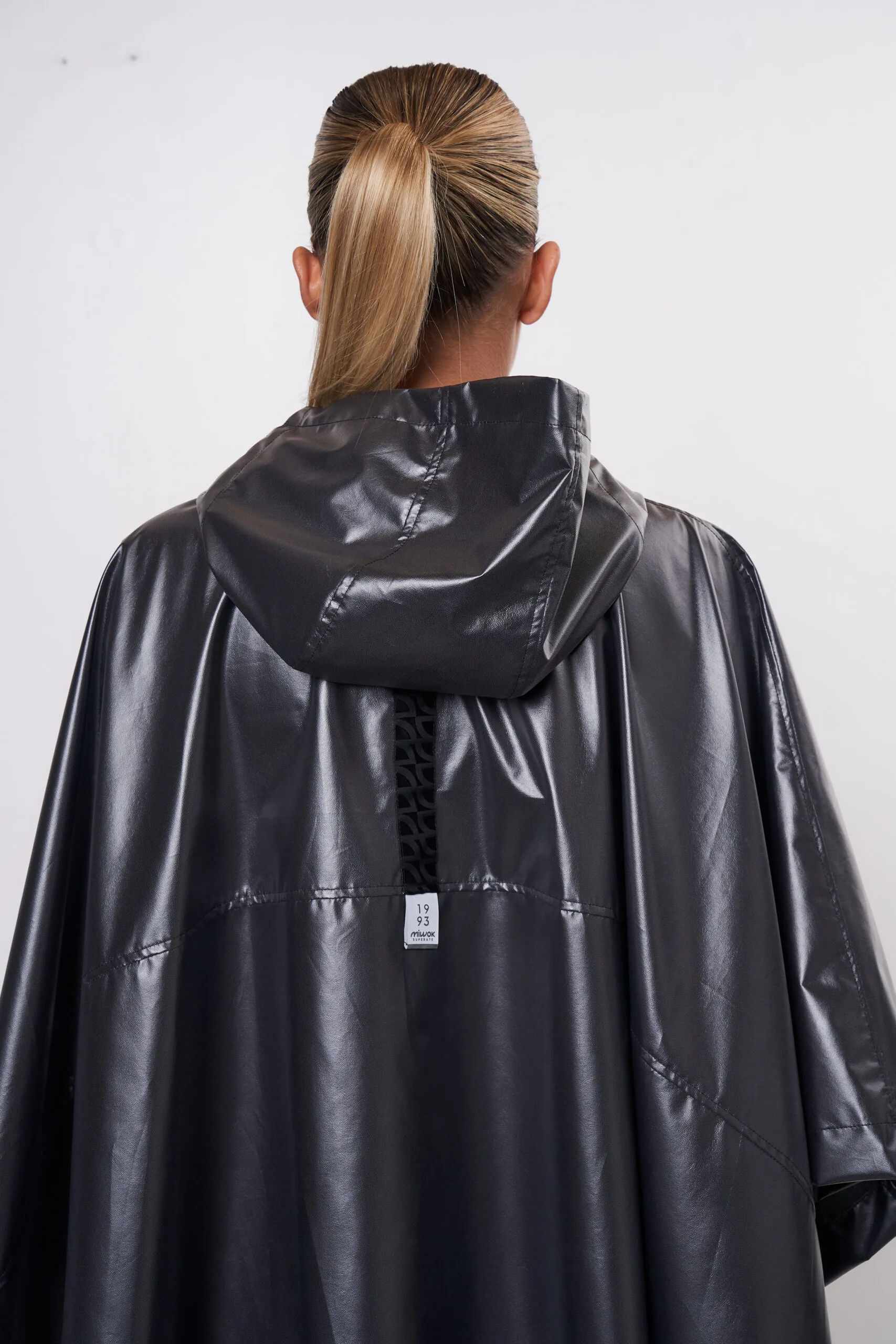 Poncho Akari Pro - Image 4