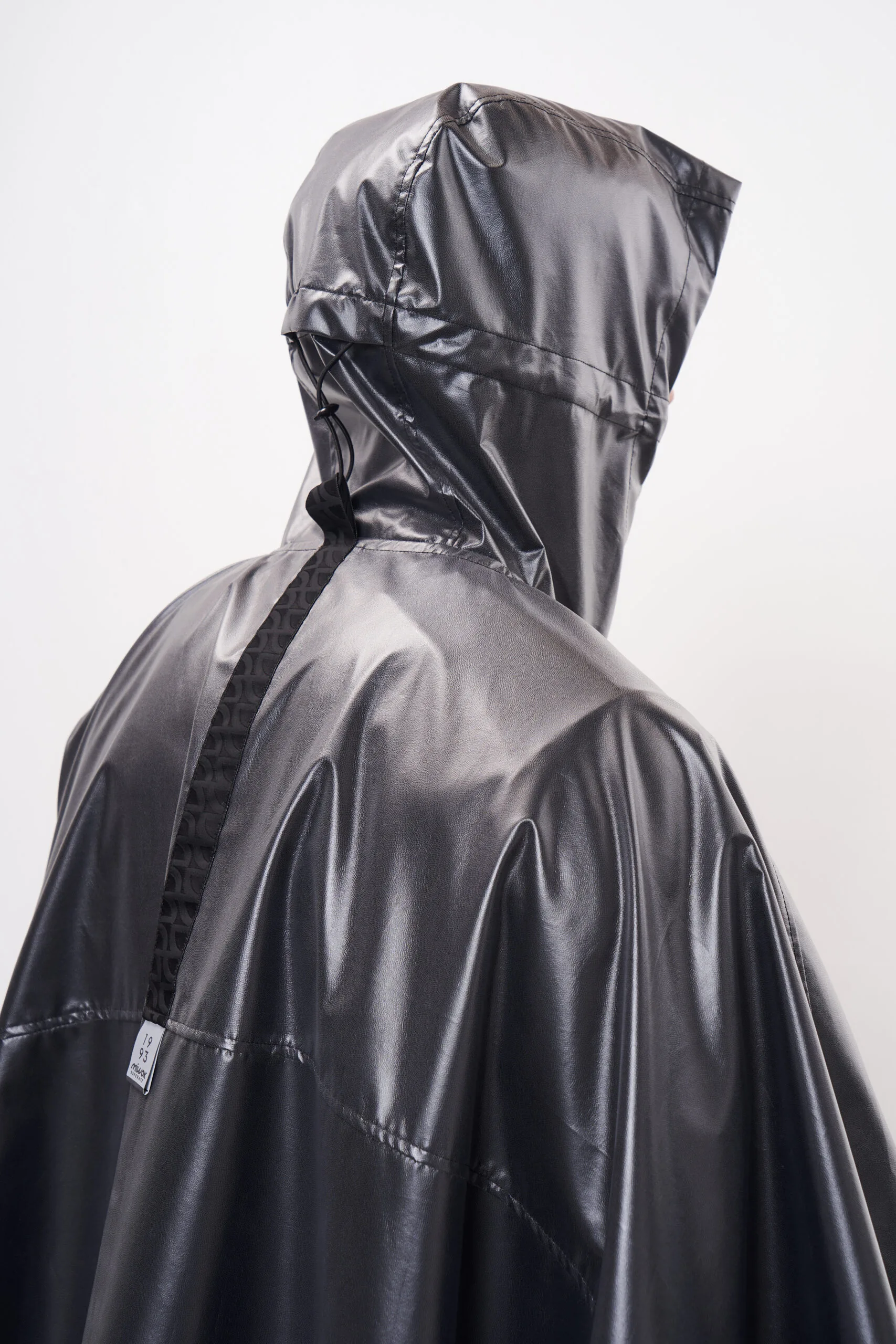 Poncho Akari Pro - Image 4